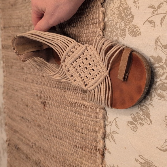 MOSSIMO  MACRAMÉ SANDALS SIZE 6 - Picture 2 of 4